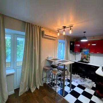 Продам 2к на Робочій/Каверіна . Євроремонт. 3 поверх. NS