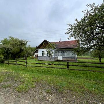 Продам будинок з ділянкою