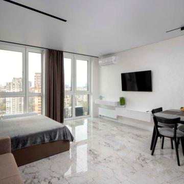 Skyview Luxe Apartment on Sholudenka Street