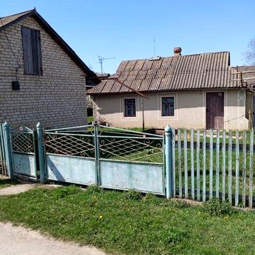 Продається ділянка  14,3 соток з невеликим будинком та двома гаражами