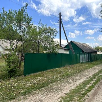 Затишний житловий будинок чекає на своіх нових господарів)