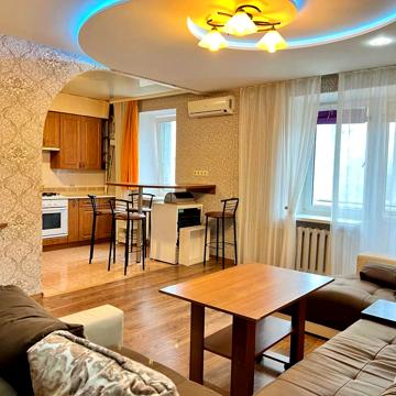 Дмитра Пругла вул. (Станіславського), 8