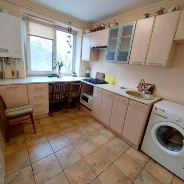 Продам 2х ком.кв. на 12 квартале.вул.Квартальна(Гладкова)23