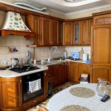 Простора квартира в центрі міста на Береговій