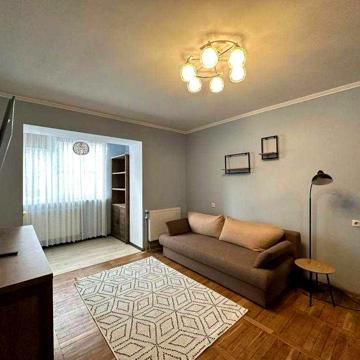 1-но квартира з ремонтом на Леонтовича