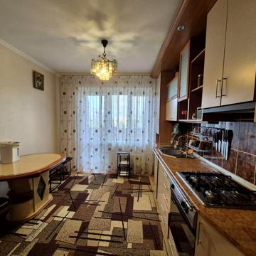 Продам чотирикімнатну квартиру на Масанах