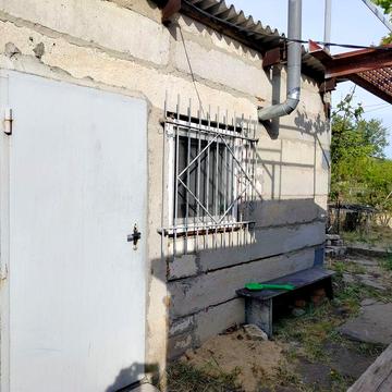 Будинок біля города у Карсунцах