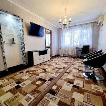Квітки Цісик вул. (Гулі Корольової), 3
