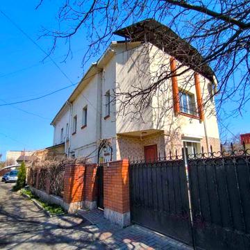 Чудовий будинок в центрі міста