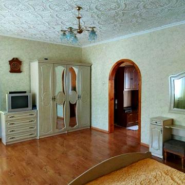 Продається будинок з присадибною ділянкою у селі Лісові Сорочинці