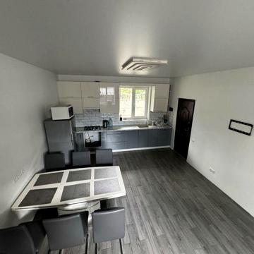 Продаж будинку на 6 Слобідській в районі авторинку, земля 1,7 соток.
