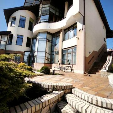 Продаж будинку на Лисичанській.