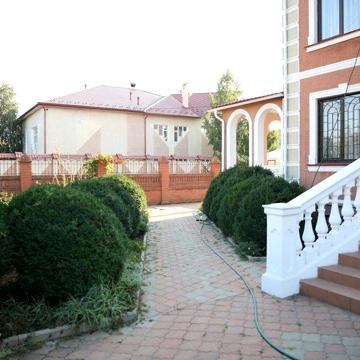 Сдам дом ,парк и море 3 минуты, с подвалом 300 м 6 к гаража два.Киевск
