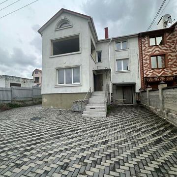 Продаж 4к Дім Центральний провулок