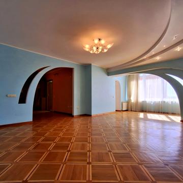 Степана Бандери вул., 7