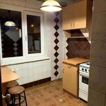 Продам 2-к квартиру в жилом состоянии на Александровском проспекте