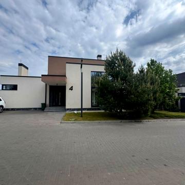 Європейська вул., 4