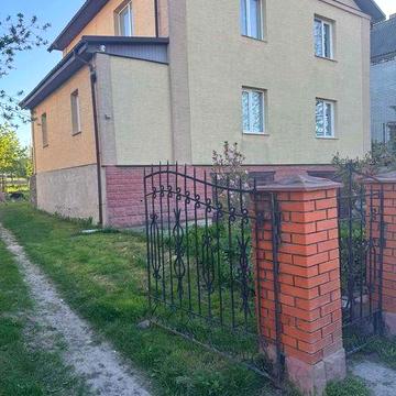 Продам будинок 2 поверхи, ремонт, 2 гаражі, сад, без комісії  Гречани