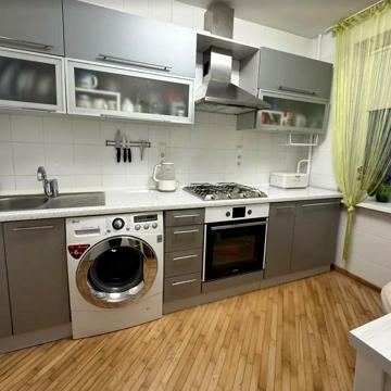 Андрія Первозванного вул. (Стахурського), 4