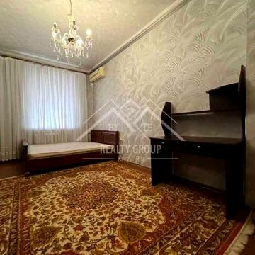 Оренда затишної двокімнатної квартири на КРЕСі по Січелавській.