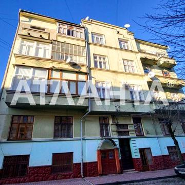 3-кімнатна квартира в центрі Чернівців з високими стелями.