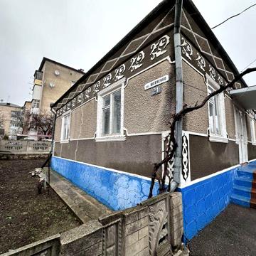 Будинок в центрі м.Сокиряни