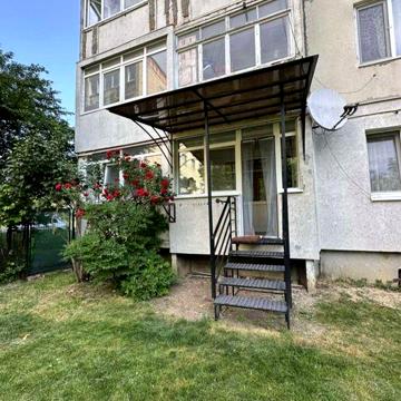 Продається двух кімнатна панелька на початку комарова