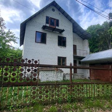 Богдана Хмельницького вул., 3