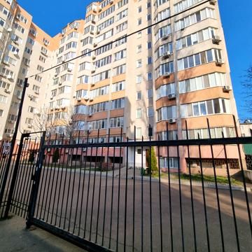 Академіка Корольова вул., 50а
