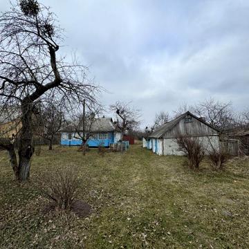 Продається дача з будинком у мальовничому селі!