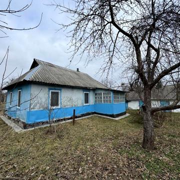 Продається дача з будинком у мальовничому селі!