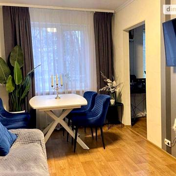 Продаж 4к Квартира Молодіжна вулиця
