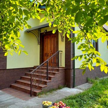 Оренда довготривала будинку за 3 км від Львова (у Солуках)