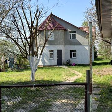 Оренда будинку та ділянки