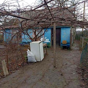 Продам земельну ділянку з будинком