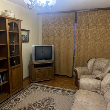 Зої Гайдай вул., 12/10