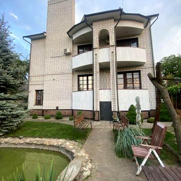 Продаж будинку біля поліклінніки