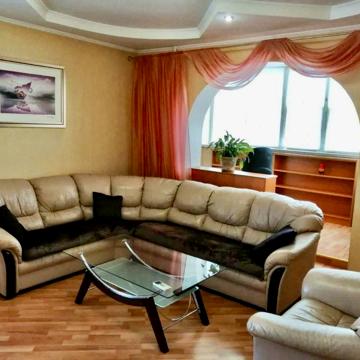 Євгена Чикаленка вул., 73
