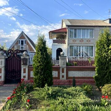 3-кімнатна квартира з власним двором, гаражем і терасою в центрі міста