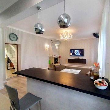 Продам 2 дома на 7 сотках земли на Таирова.