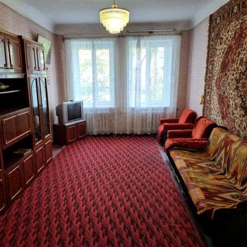 2-кімнатна сталінка в районі Площі