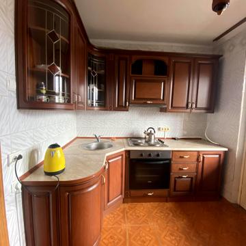 Бережанська вул., 18