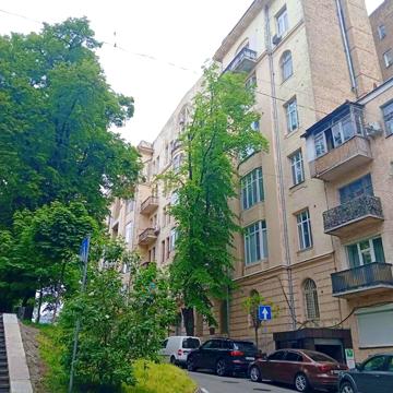 Костельна вул., 8