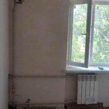 Продається 1-кімнатна квартира, 32,7 кв.м під ремонт.