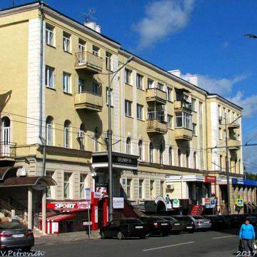 10-к, Університетська вул., 2, Площа Конституції