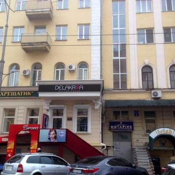 10-к, Університетська вул., 2, Площа Конституції