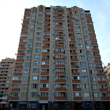Стара Дарниця. Велика 3 -кімнатна квартира на  вул. Алматинська, 39 А