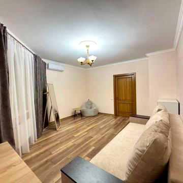 Продам квартиру Привокзальна 8