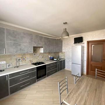 Великогабаритна 2 кімнатна квартира  в новобудові