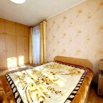 Березняківська 6, простора 3к, невисоккий поверх, є газ, Лівобережна
